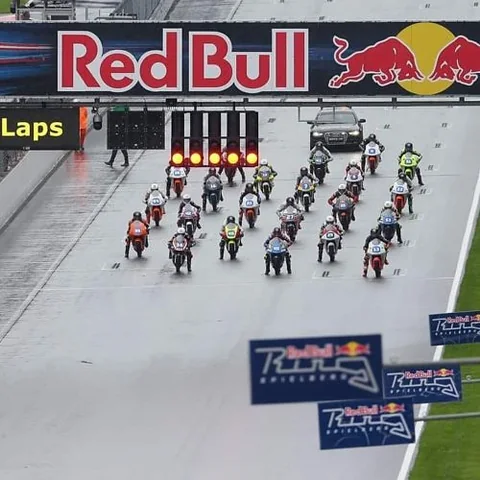 Matteo Masili, pilota Moto3 numero 46 — foto di gara