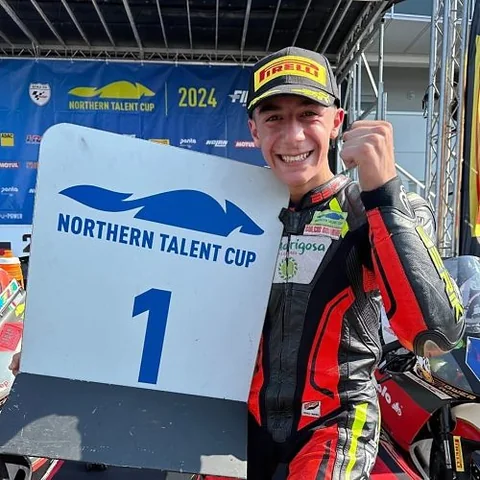 Matteo Masili festeggia il primo posto nella Northern Talent Cup